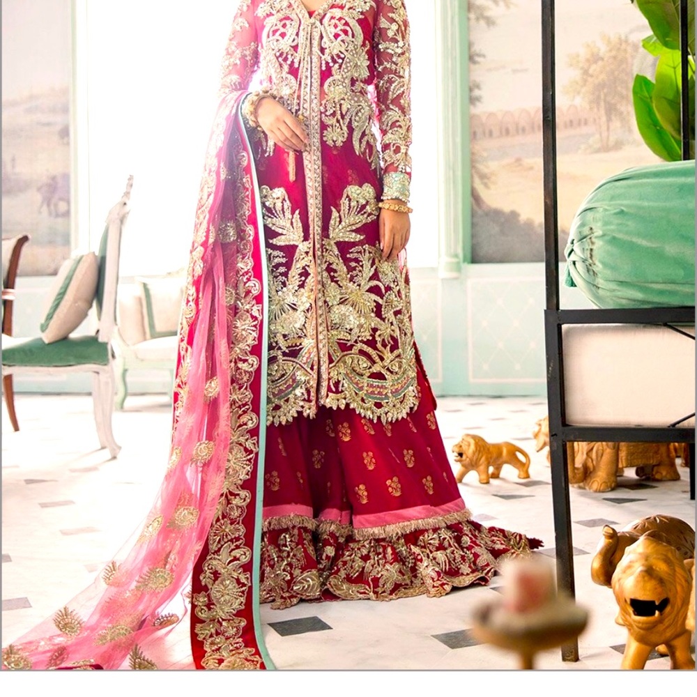 NEW GORGEOUS Republic Womenswear wedding formal in Red in Medium.